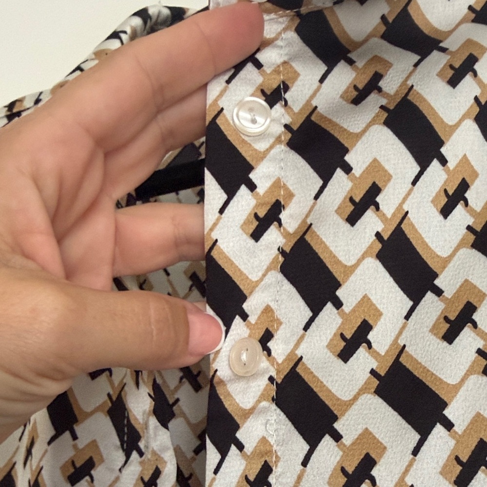 Geometric Patterned Button-Up Shirt - Picture 3 of 6